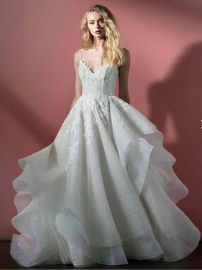 Ivory Lace Ball Gown Wedding Dress